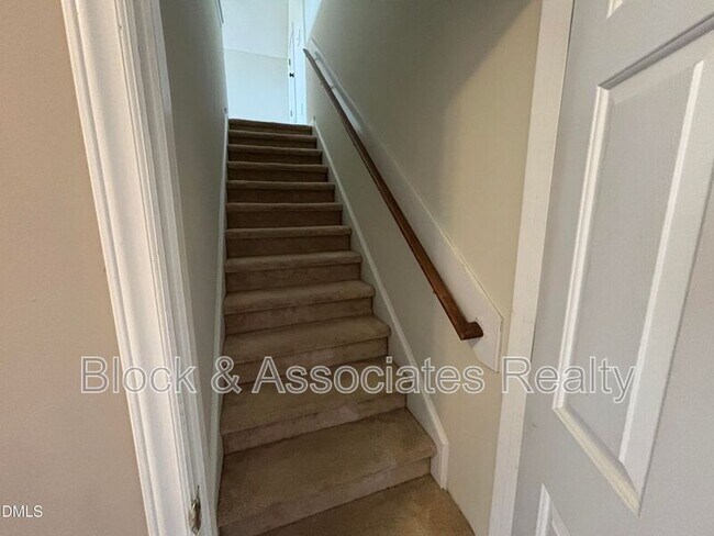 Building Photo - 337 Americana Dr