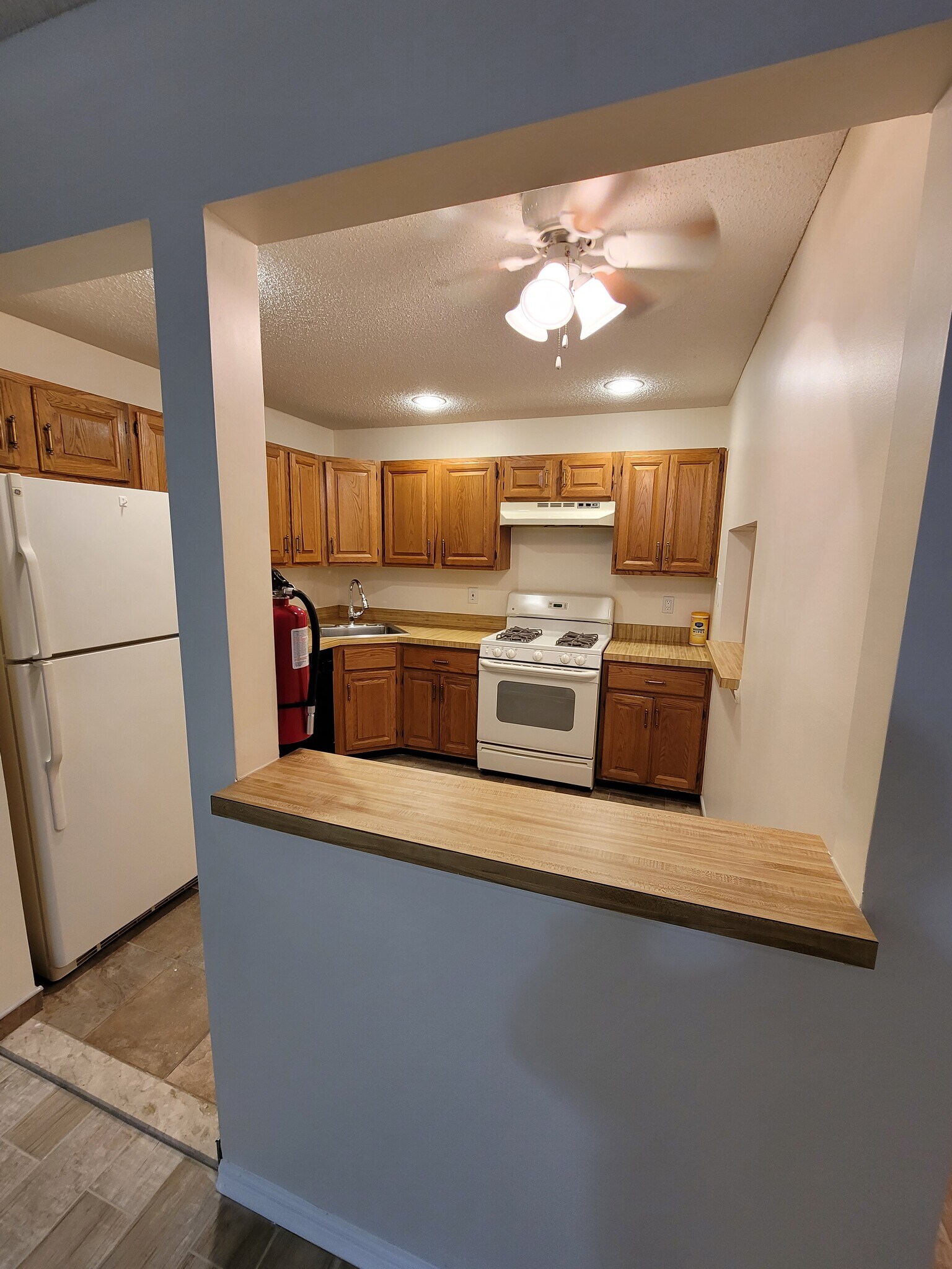 Building Photo - 433 Danbury Ln