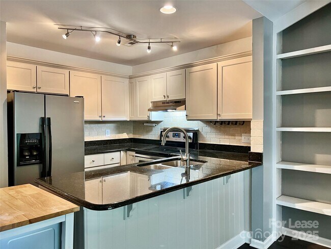 Building Photo - 3306 Selwyn Farms Ln