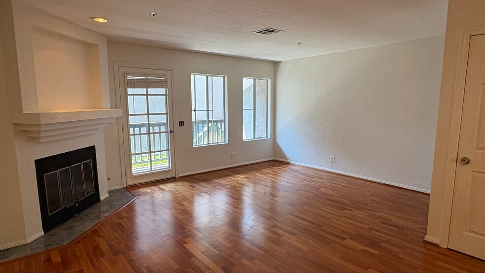 Building Photo - 3865 Albatross St