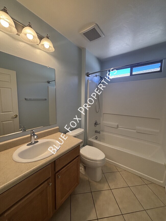 Building Photo - 7135 S Oakbank Dr