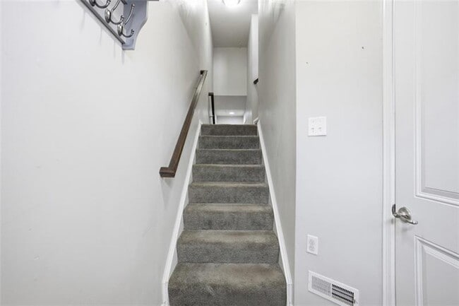 Building Photo - 404 Aprilmae Way