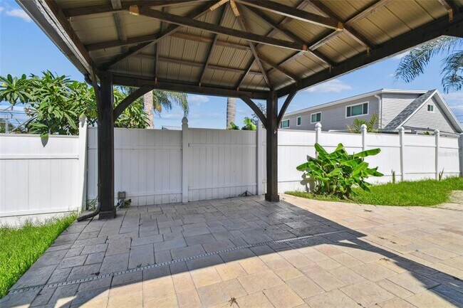 Building Photo - 8708 Thornwood Ln