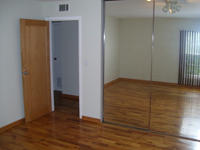 Building Photo - 5538 E Lake Dr