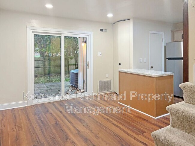 Building Photo - 735 Pleasant St