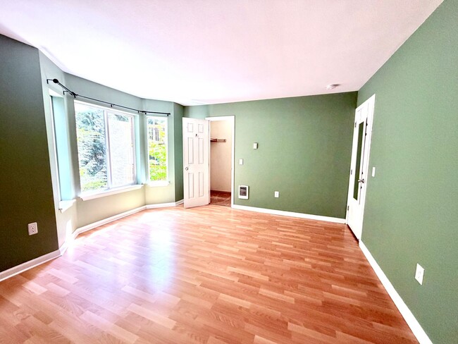 Building Photo - Updated 2BD/2BA Condo with Green Space Views & Covered Parking