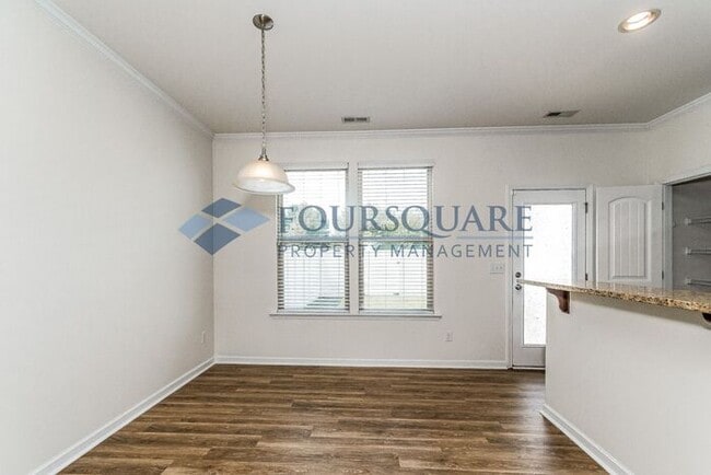 Building Photo - Townhome | Washer/ Dryer Included |Fenced ...