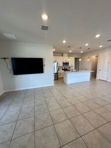 Building Photo - 904 Blue Creek Dr