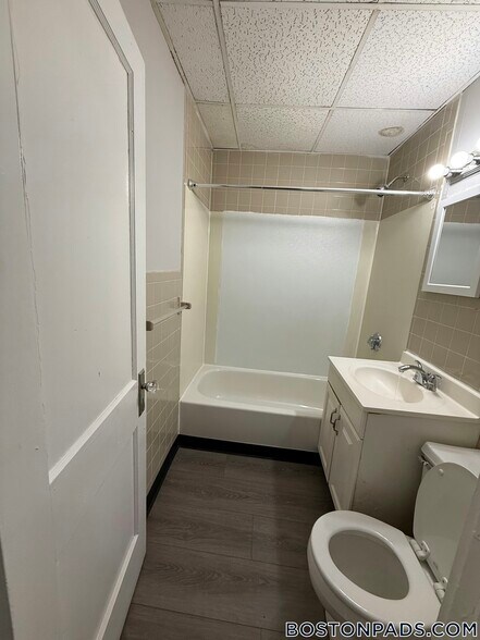 Building Photo - 44 Estes St