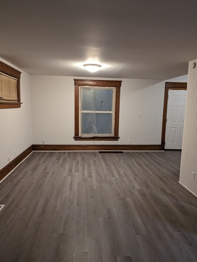 Building Photo - 413 Cherry Ave