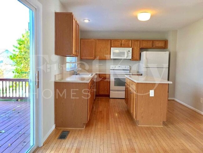 Building Photo - 6176 Fox Run Ln
