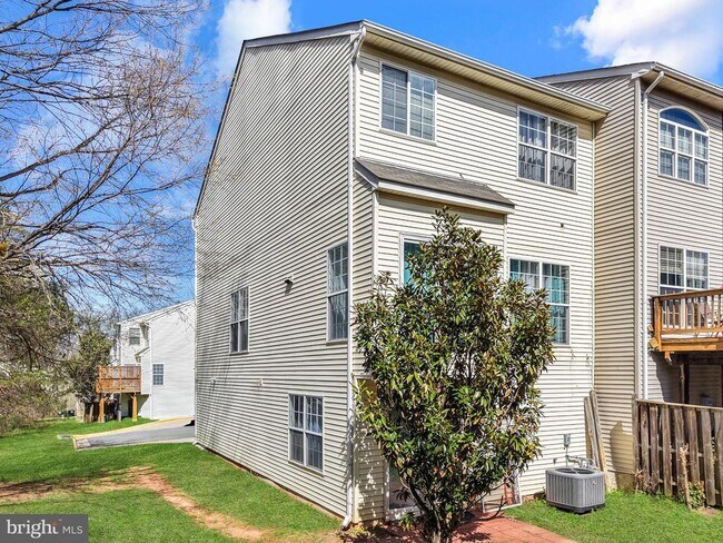 Building Photo - 14257 Hunters Run Way