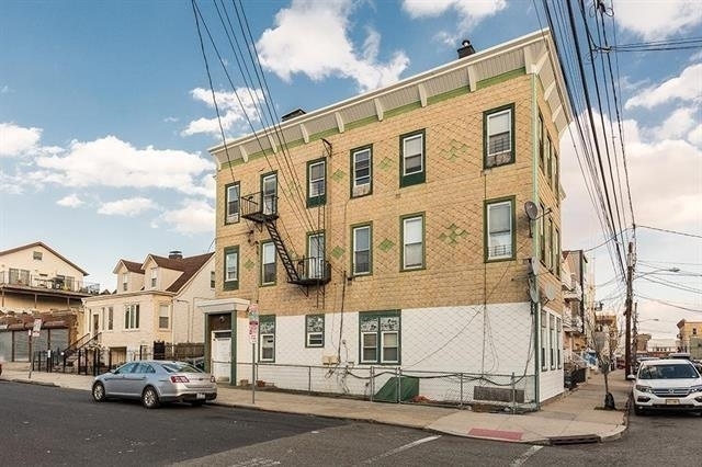 Building Photo - 148 South St