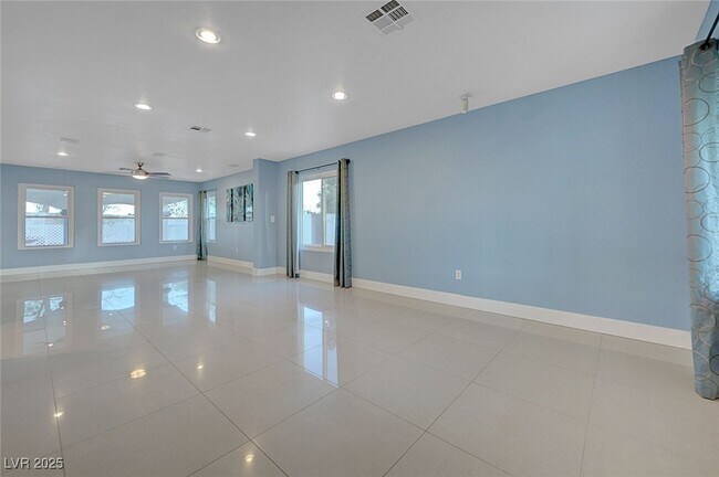 Building Photo - 5470 Logville St