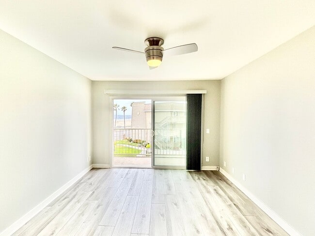 Building Photo - 258 E Surfside Dr