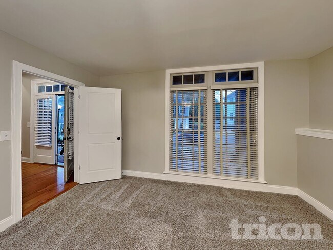 Building Photo - 1442 Hedgewood Ln NW