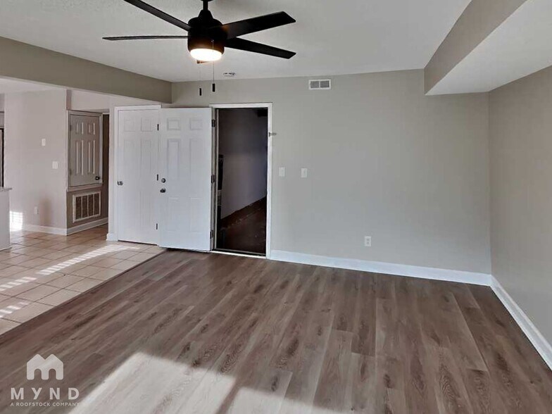 Building Photo - 11200 Leadenhall Ln