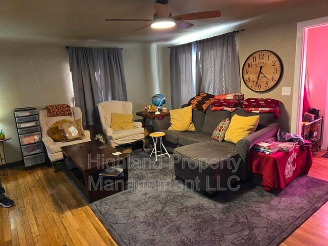 Building Photo - 1160 NE Lake St