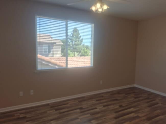Building Photo - Beautiful 4 Bedroom 2.5 Bath with loft