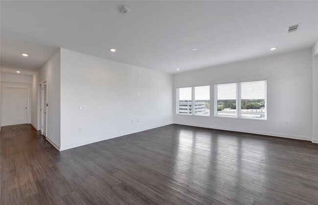 Building Photo - 4361 S Congress Ave