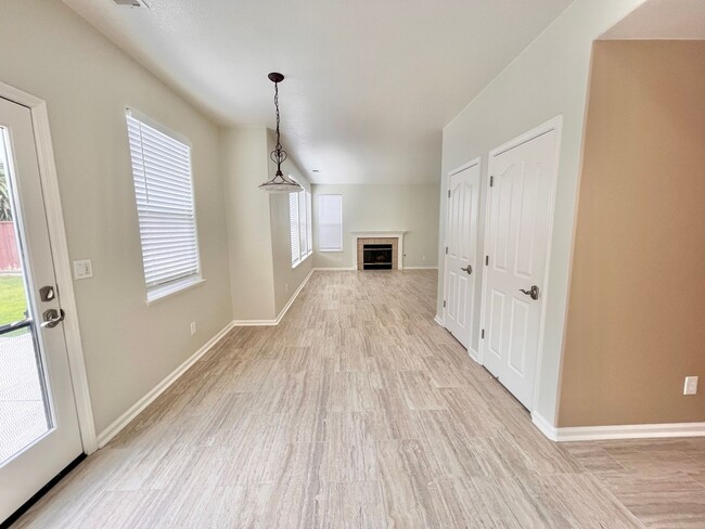 Building Photo - Beautifully Remodeled 4-Bedroom, 2.5 Bath ...