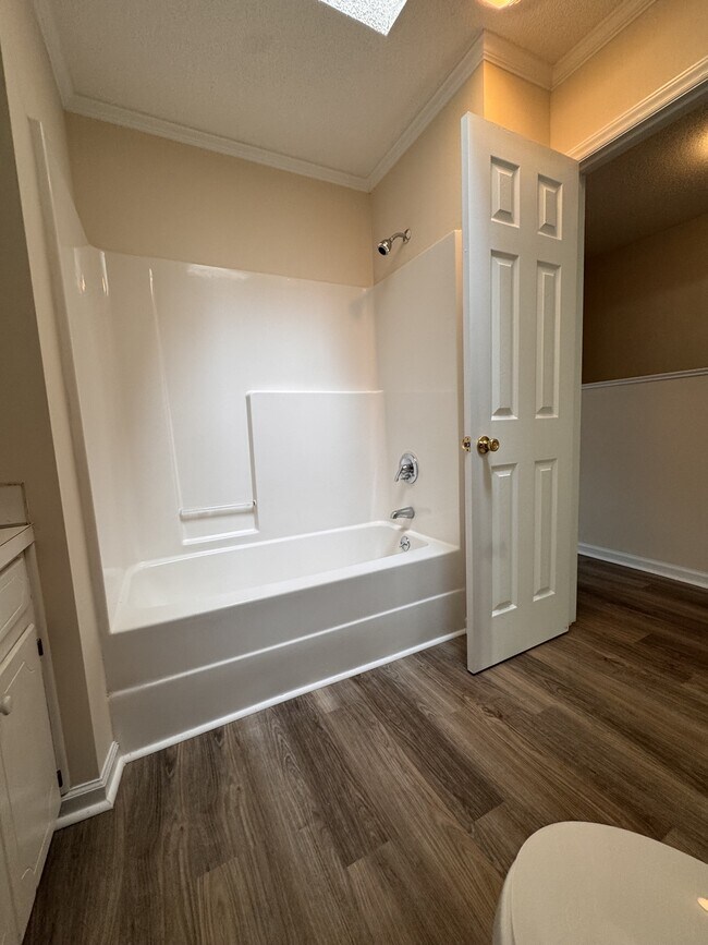 Building Photo - 870 Spring Forest Rd