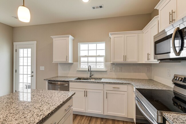 Building Photo - Townhome in Goodlettsville, Only 12 miles ...
