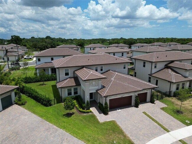 Building Photo - 12347 Green Oak Dr