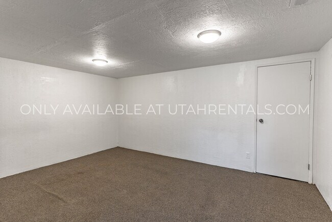 Building Photo - 1278 E 520 S St