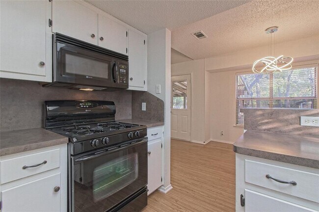 Building Photo - 909 Garden Meadow Dr