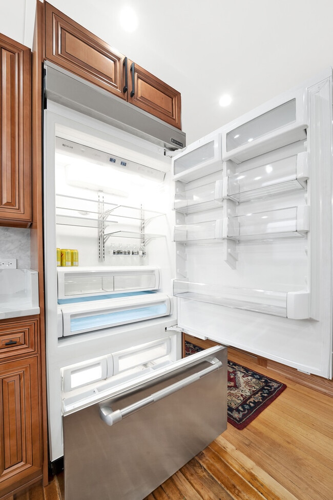 Building Photo - 1226 S 60th Ct