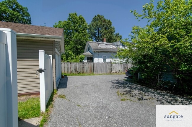 Building Photo - 3510 Hamilton Ave