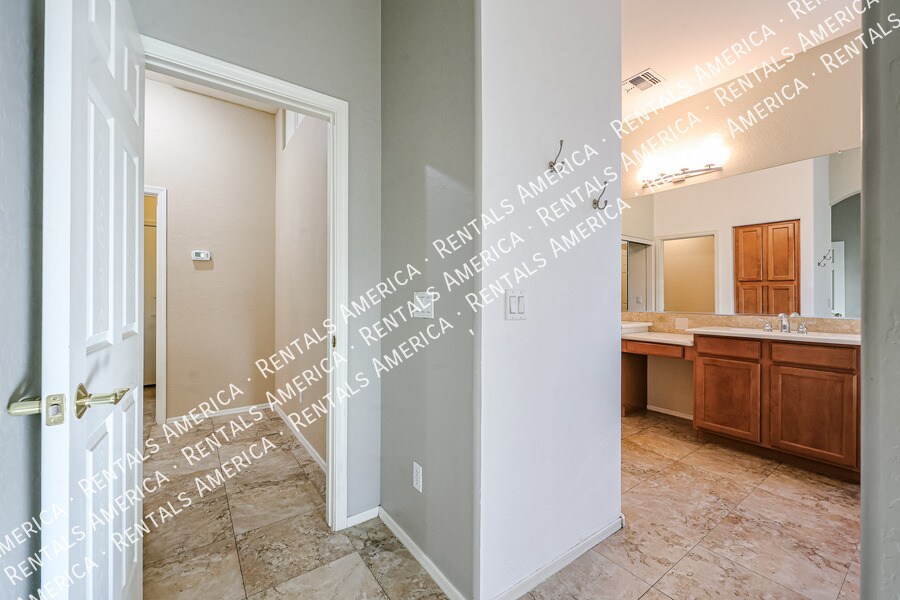 Building Photo - 8351 W Rosewood Ln