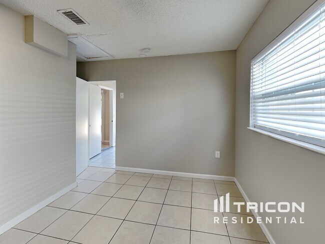 Building Photo - 8234 Vassar Cir