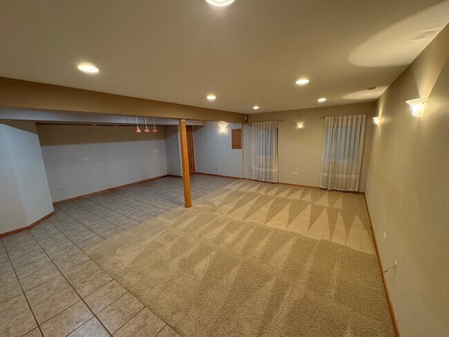 Building Photo - 2221 Stoughton Dr
