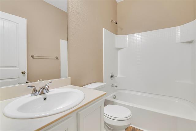 Building Photo - 1021 Waverly Dr