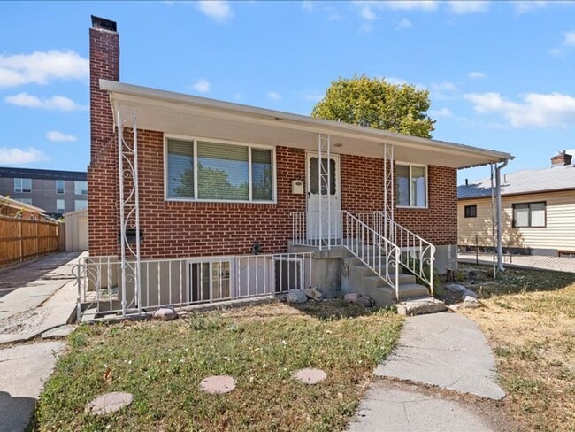 Building Photo - 1220 E Hudson Ave