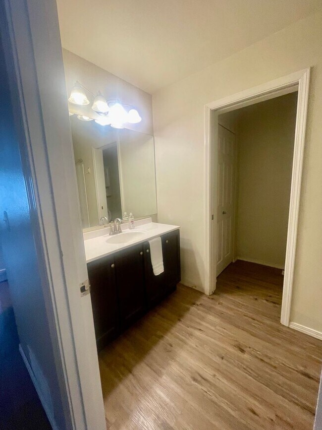 Building Photo - Condo Close to base! 3 bed/2bath/2car garage, Available now!
