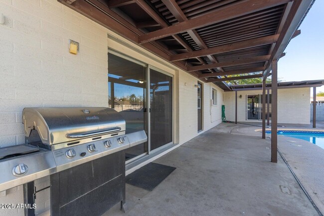 Building Photo - 1874 E Geneva Dr