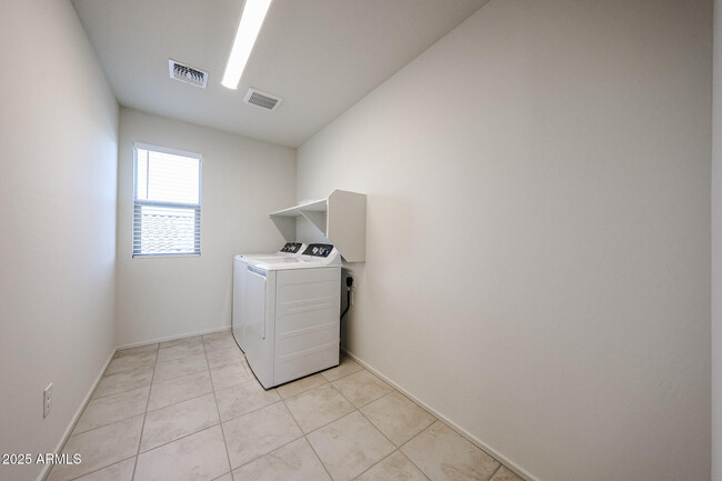 Building Photo - 7142 W Bent Tree Dr