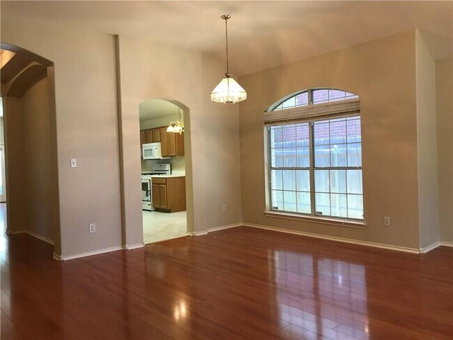 Building Photo - 10309 Broomflower Dr