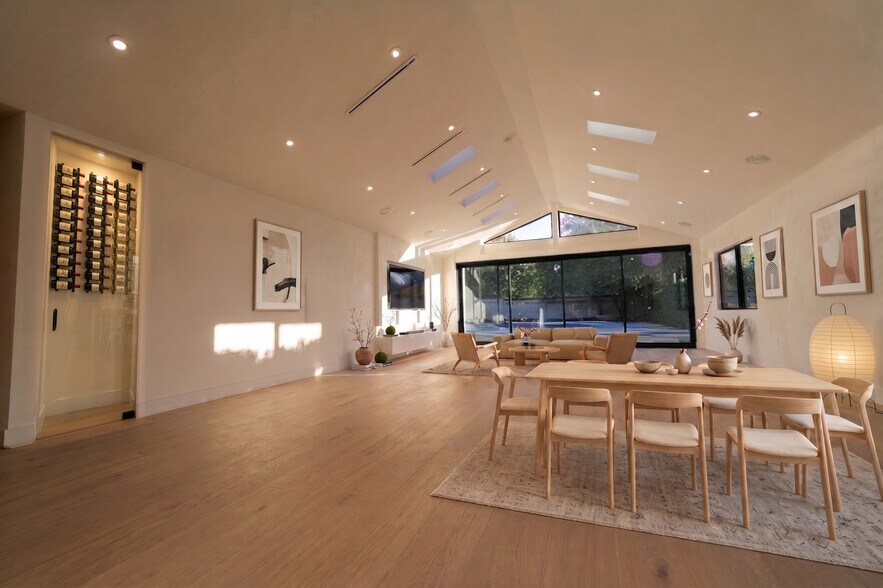 Building Photo - 4501 Canoga Dr