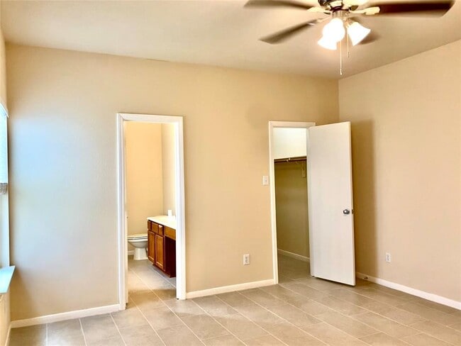 Building Photo - 6222 Settlers Lake Cir E