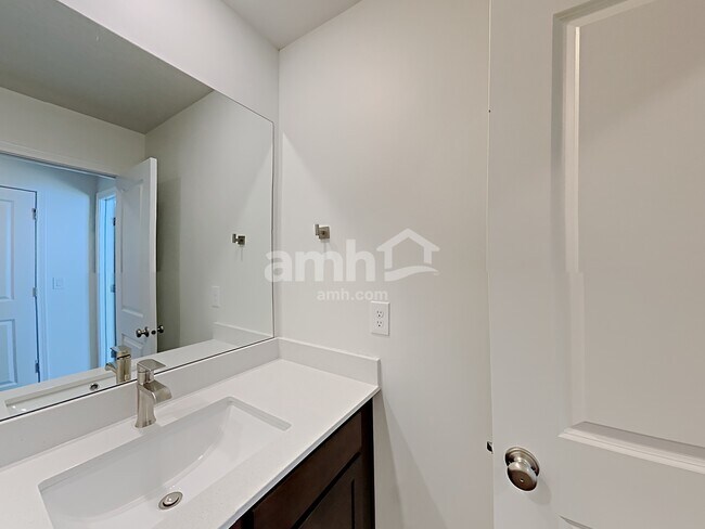 Building Photo - 1378 White St