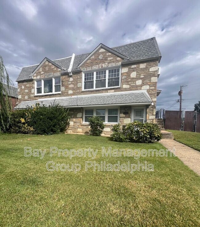 Primary Photo - 1635 Griffith St