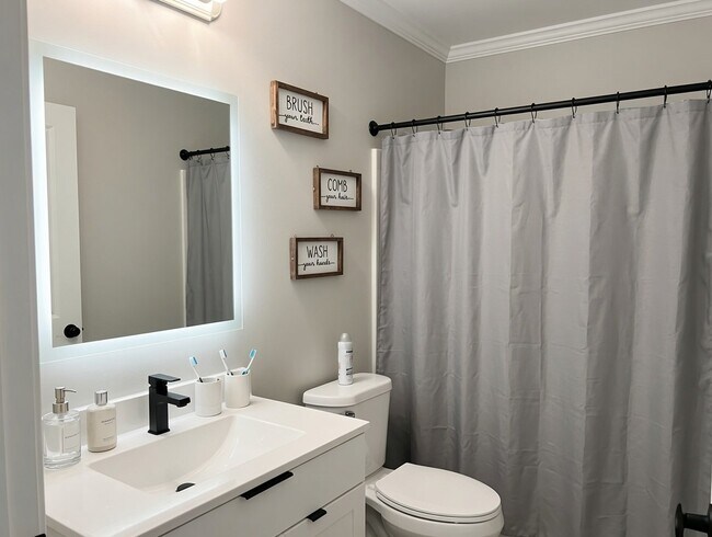 Building Photo - 3238 Amhurst Dr NW