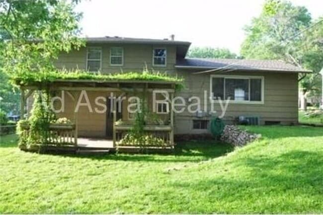 Building Photo - Beautiful North Johnson County Home-Available in JUNE!!