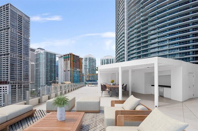 Building Photo - 300 Biscayne Blvd Way