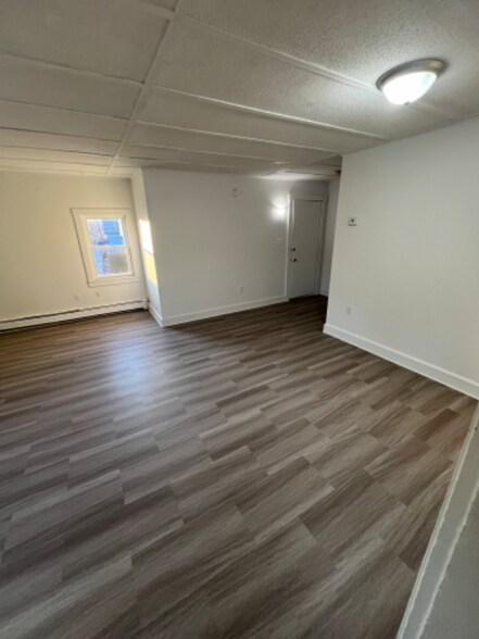 Building Photo - 491 S Main St