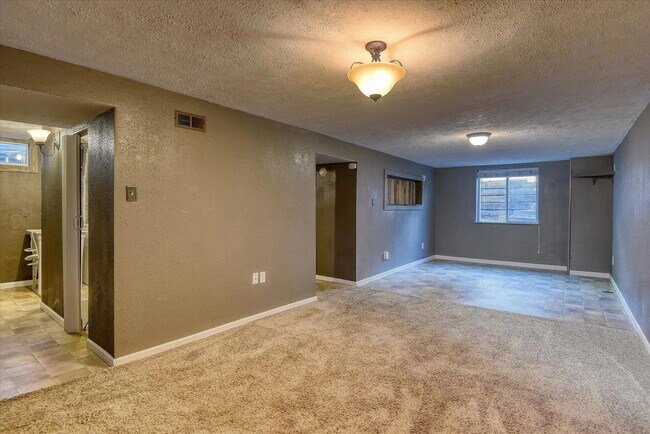 Building Photo - Beautiful 3bed/2 bath home in the heart of Shadle Park - coming soon